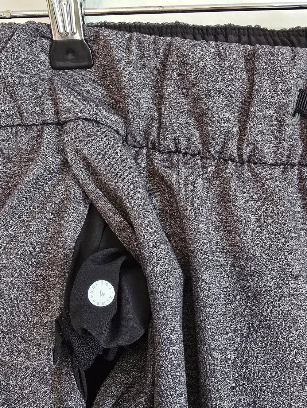 ♡ Lululemon On The Fly Grey Pants Luxtreme Sz 4 EUC - Picture 3 of 6